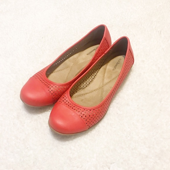 G.H. Bass & Co. Shoes - G.H. Bass & Co. Coral flats size 9